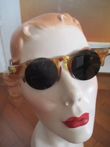 Vintage style sun glasses - Picture 1 of 7