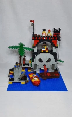 LEGO Pirates 6279 Skull Island 100% Complete No Box Or Instructions  - Image 1 of 4