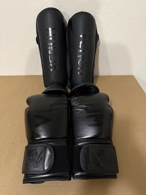 Combo Pack! Guantes y espinilleras de boxeo Venum Challenger 2.0 Foto 1 de 4