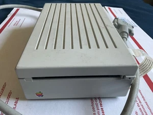 Unidad de disquete externa vintage Apple 3.5 SE SE/30 II IIE A9M0106 sin probar COMO ESTÁ - Imagen 1 de 5