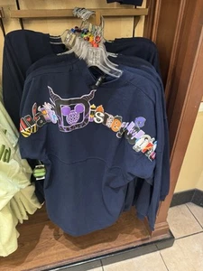 Maglia 2025 Disney Parks Disney Villains Spirit grande BAGLIORE NEL BUIO NUOVA - Foto 1 di 4