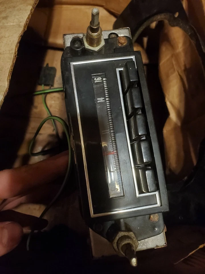Radio pulsador Chevrolet Chevelle o Caprice Am 1971-1973 nuevo de lote Foto 1 de 4