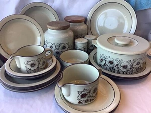 Hornsea Cornrose - Choice of items including plates, canisters, jugs & bowls - Picture 1 of 48