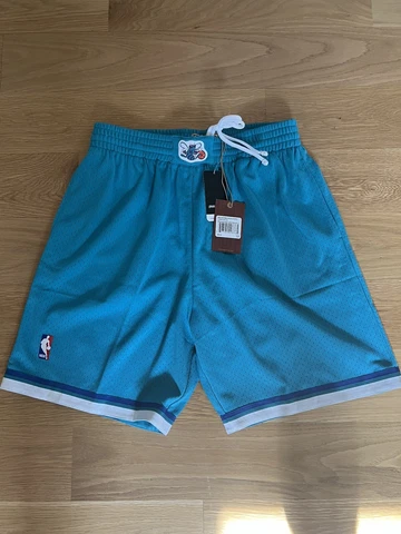 Mitchell & Ness Charlotte Hornets 1992-93 Road Swingman Shorts Teal Size L Large Cover