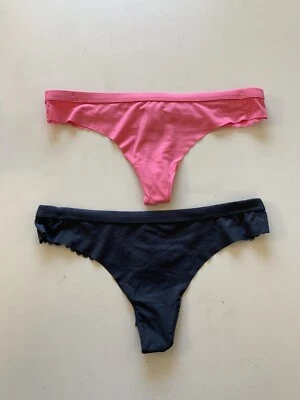 ¡NUEVO! Lote de 2 Tangas Jessica Simpson Para Mujer Talla S Microfibra Encaje Trasero Rosa/Gris Foto 1 de 4