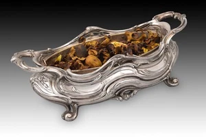 Modernist centerpiece. Tin, metal. Victor Saglier, late 19th century. - Picture 1 of 8