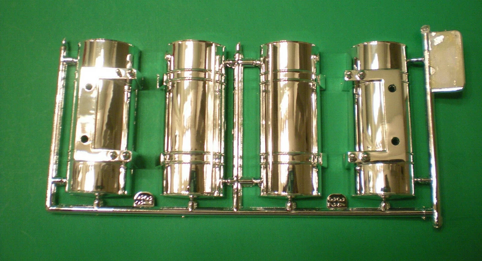 Kenworth W900 Big Rig Semi 1/25 Truck chrome diesel fuel gas tanks model car lot - Image 1 of 1