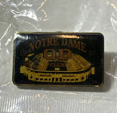 Notre Dame Fighting Irish Football QB Club Enamel Lapel Vintage Pin Rare Sealed Cover
