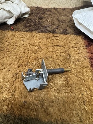 Levantador de brazo Thorens TD166MKll se adapta a otros probado Foto 1 de 4