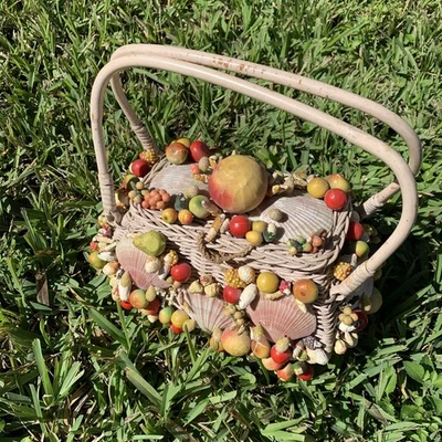 1950’s VTG WICKER PURSE WITH Miniature fruits , Berrie & Shells. Autumnal Boho - Image 1 of 4