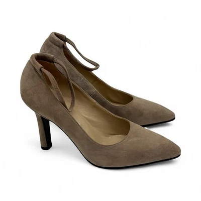 Nuevo sin caja Zapatos de salón Via Spiga Punta Taupe Gamuza Tacones Talla 7.5 Correa al tobillo Italiana Foto 1 de 4