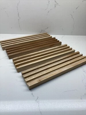 MUITO BOM! CONJUNTO DE 4 BANDEJAS DE MADEIRA PARA RACKS DOMINÓ TREM MEXICANO 3 FILEIRAS - Imagem 1 de 4