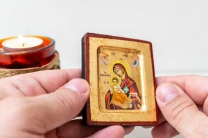 Pequeño icono de madera con la Virgen María la Sanadora, icono cristiano tallado. - Imagen 1 de 3