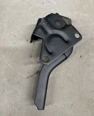 1975 Chevy Vega trava de liberação do capô alavanca de segurança alça Astre Sunfire Skyhawk fabricante de equipamento original - Imagem 1 de 4