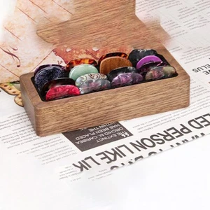 Almacena y organiza tus selecciones con esta caja de selección de madera de nogal para guitarra - Imagen 1 de 12