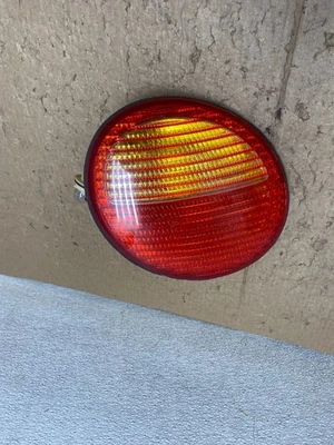 1998-2005 Volkswagen Beetle Left Driver LH Side Tail Light OEM V4430 DW - Image 1 of 4