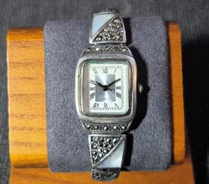 Feine massive Sterling Silber Perlmutt & Markasiten Damen UHR Geschenk VERPACKT - Bild 1 von 10