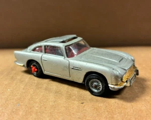 Corgi #270 James Bond 007 Aston Martin DB5 - Picture 1 of 3