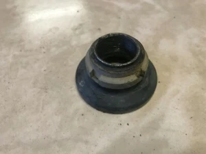 Lot 009-2 1980 Honda ATC185 Steering Head Top Thread - Imagen 1 de 2