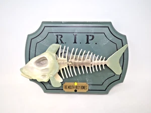 1999 Gemmy Big Mouth Billy Bones leuchtendes Skelett FUNKTIONIERT LESEN Halloween Bass - Bild 1 von 2