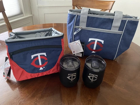NEW! MLB Minnesota Twins TUMBLERS,INSULATED COOLERS, And SHERPA BLANKET LOT Cover