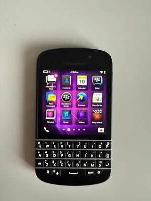 [USED] Blackberry q10 unlocked with Extras - Image 1 of 4