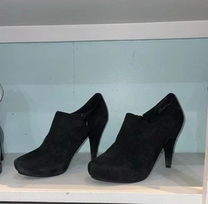 Elegante schwarze Wildleder-Heels Größe 7,5 M Michael Shannon - Bild 1 von 9