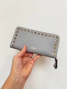 Designer BNWB Valentino Garavani Chic Grey Leather Rockstud Women's Wallet - Picture 1 of 9