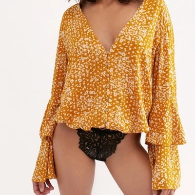 Body floral Free People She's Ditsy dourado, tamanho pequeno - Imagem 1 de 4