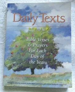 Daily Texts: 2019 - Bible Verses & Prayers for each day - Paperback - Very Good - Picture 1 of 2
