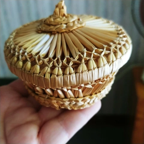 Tiny vintage straw basket, hand-woven with lid. Great for bedside change or Cover
