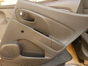 Tarjeta panel puerta trasera lado derecho renault clio mk4 2013-2019  - Imagen 1 de 2