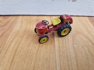 HACHETTE UNIVERSAL HOBBIES 1/43 CLASSIC 1953 REYMOND SIMPLEX TRACTOR - Image 1 of 3