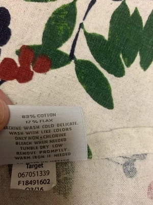 Tablecloth Threshold Berries And Leaves  - Image 1 of 4