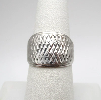 14K White Gold Diamond-Cut Cigar Band Ring Size 7 2.8 Gr [R378] - Image 1 of 4