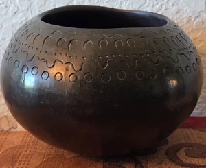 Vaso ceramica incisa argilla nera vintage Oaxaca Mexico Barro Negro ciotola 5" x 7" - Foto 1 di 5
