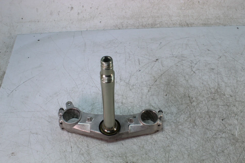 01-03 Abrazadera de horquilla delantera inferior triple árbol vástago 51410-39f00 Suzuki GSXR600 Foto 1 de 4