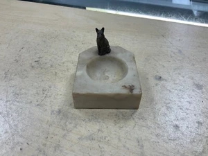 Bronze Hundefigur sitzend auf Marmor Schmuckschale Aschenbecher - gebraucht wie gesehen - Bild 1 von 11