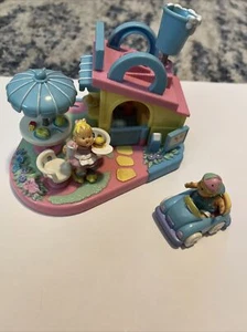 VINTAGE 1994 POLLY POCKET BLUEBIRD Mimi's with Waitress, Car and Customer - Picture 1 of 7