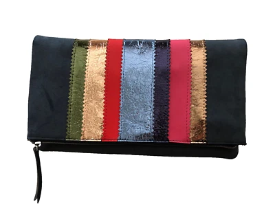 Bolso de Mano Stella Dot Azul Marino Doble Plegable con Cuero Multicolor y Borde Metálico Foto 1 de 4