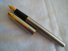 Parker Sonnet Fountain Pen Gold Tone Nib Black Dot 5 1/4"