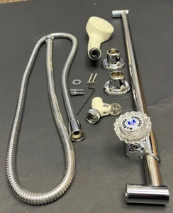 Grifos de mano Chicago Faucets 151CR20023 con barra deslizante - Imagen 1 de 24
