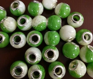 25 Stück - Europäisches Bettelarmband Perlen - Grün und Weiß - Bild 1 von 4