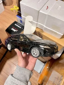1:18 Scale Toyota Camry Black Diecast Model Car - Picture 1 of 24