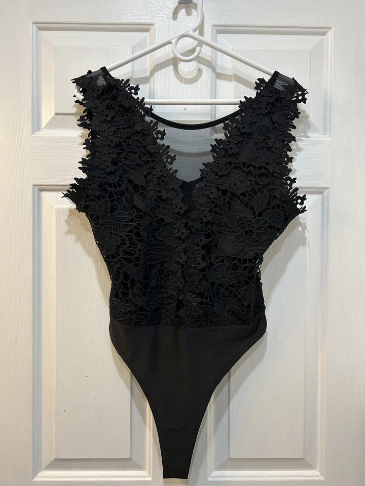 Women's Plus Size Bodysuit Stretch Mesh and Floral Applique Snap Close Sz 2X - Image 1 of 4