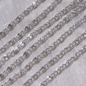 1 Meter Eisenbahnkette 2mm x 7mm Metall hellsilber Armband Halskette *C124 - Bild 1 von 3