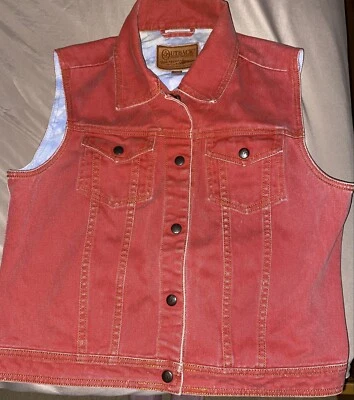 Outback Trading Company LTD. Chaleco vaquero para mujer en rojo  Foto 1 de 4