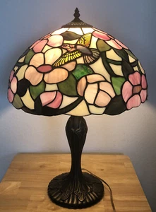 TIFFANY STYLE 21.5" TABLE LAMP WITH HUMMINGBIRD STAINED GLASS 16" SHADE - READ!! - Picture 1 of 21
