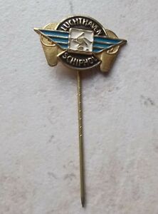 Vintage Amsterdam Airport Schiphol plane airlines badge lapel pin 1960s brooch 2