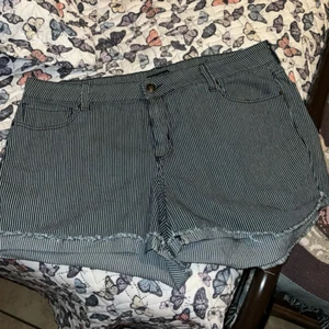 Forever 21 talla grande 18 lindos pantalones cortos a rayas! - Imagen 1 de 5